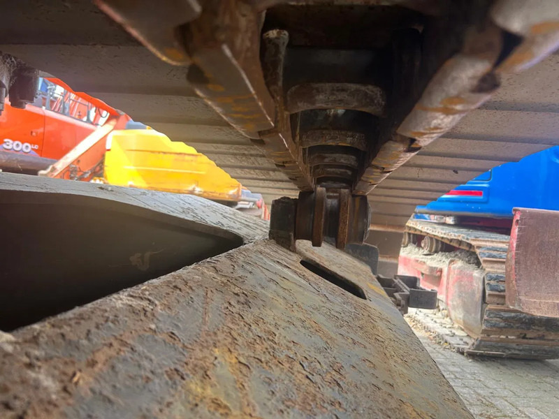 Ερπυστριοφόρος εκσκαφέας Hitachi ZX300LC-6: φωτογραφία 8