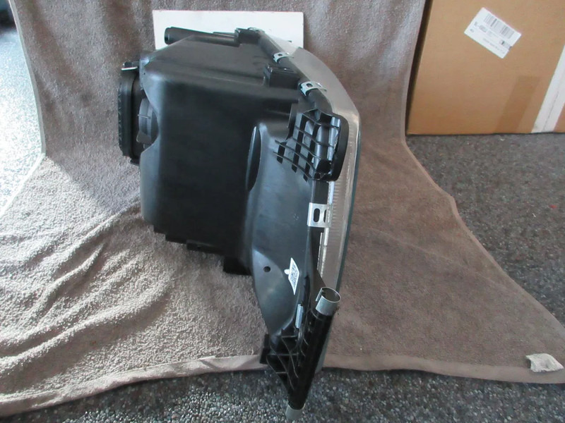 MAN 81.25101-6663 // 81.25101-6687 // 81.25101-6503 LINKS MAN TGX TGS NIEUWE !!! - Προβολέας για Φορτηγό: φωτογραφία 2 MAN 81.25101-6663 // 81.25101-6687 // 81.25101-6503 LINKS MAN TGX TGS NIEUWE !!! - Προβολέας για Φορτηγό: φωτογραφία 2