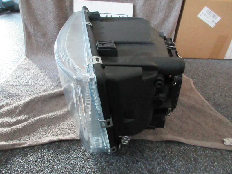 MAN 81.25101-6663 // 81.25101-6687 // 81.25101-6503 LINKS MAN TGX TGS NIEUWE !!! - Προβολέας για Φορτηγό: φωτογραφία 4 MAN 81.25101-6663 // 81.25101-6687 // 81.25101-6503 LINKS MAN TGX TGS NIEUWE !!! - Προβολέας για Φορτηγό: φωτογραφία 4