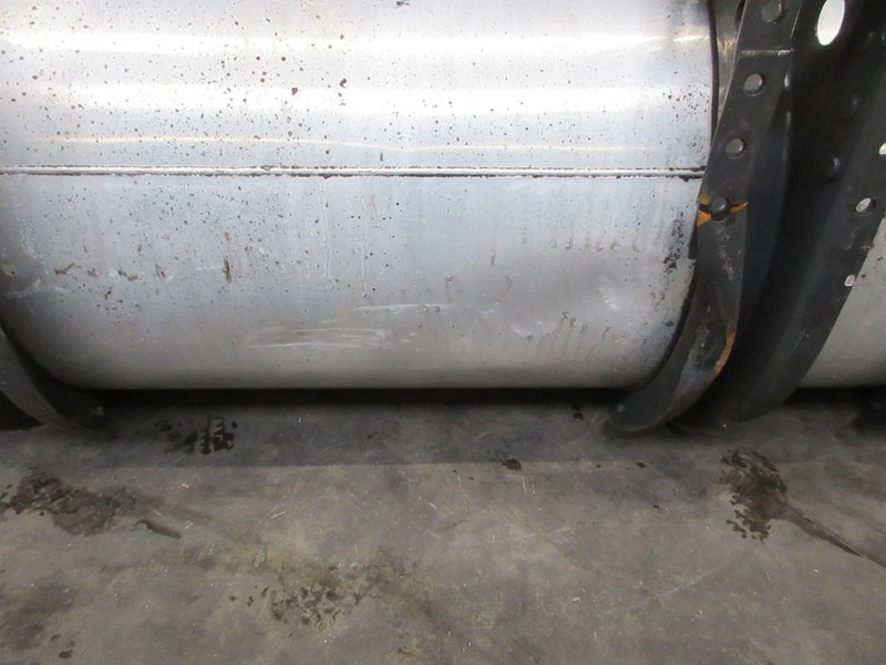 Volvo 21335730 DIESELTANK 750 LITER VOLVO FH 460 EURO 6 MODEL 2021 - Ρεζερβουάρ καυσίμου για Φορτηγό: φωτογραφία 4 Volvo 21335730 DIESELTANK 750 LITER VOLVO FH 460 EURO 6 MODEL 2021 - Ρεζερβουάρ καυσίμου για Φορτηγό: φωτογραφία 4