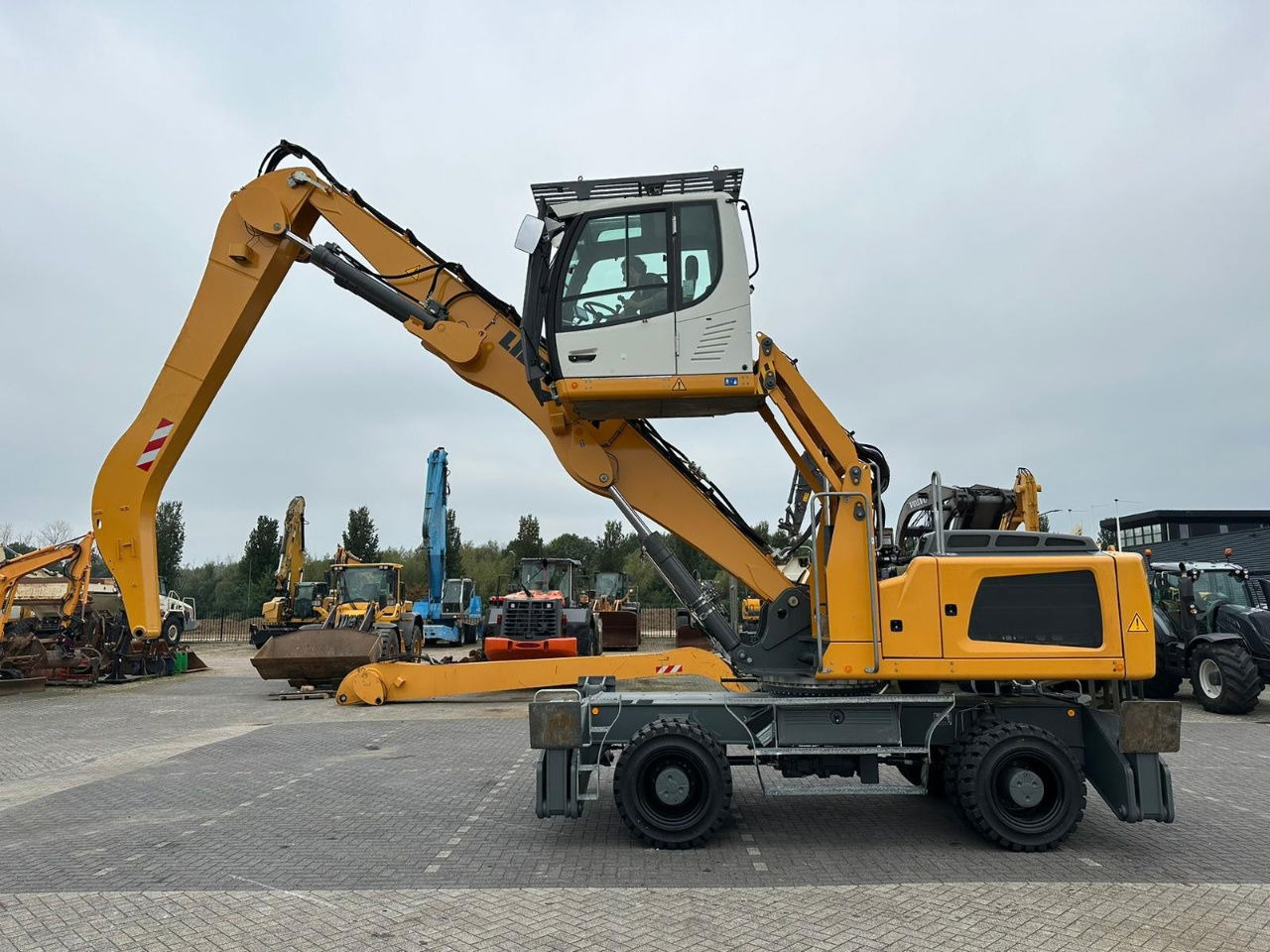 Liebherr LH 30 M - Μηχάνημα Διαχείρισης Υλικών: φωτογραφία 1 Liebherr LH 30 M - Μηχάνημα Διαχείρισης Υλικών: φωτογραφία 1