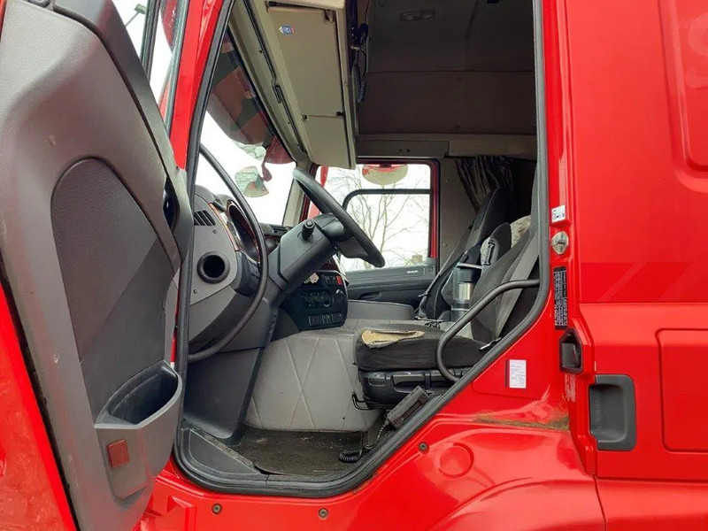 Interior photo 1: Φορτηγό κόφα DAF CF400 / CURTAIN SAILS / BIG PLATFORM 2500 KG / DEB / NAVI / FULL-AIR / LWDS / ACC / AUTOMATIC / EURO-6 / 2015