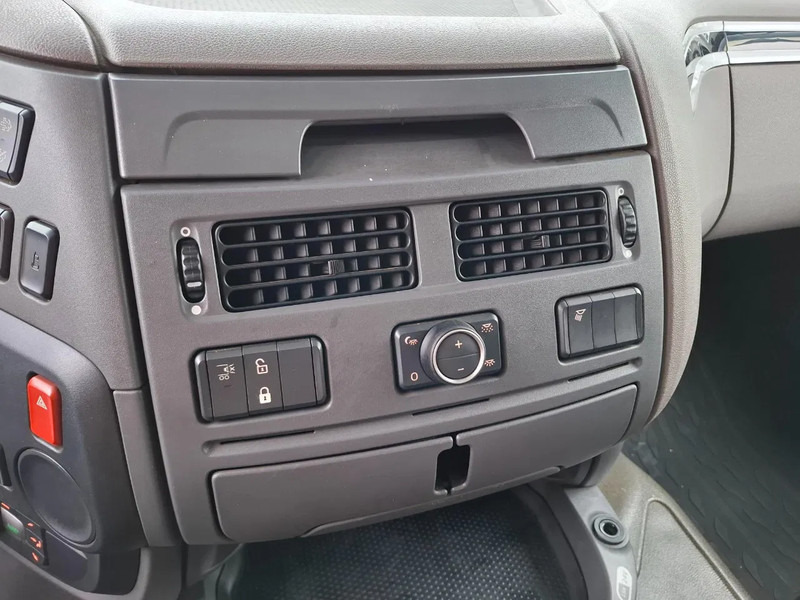 Τράκτορας DAF XF106-530 / 6X4 / INTARDER / HYDRAULICS / ONLY:418213 KM / TUV:16-06-2026 / 44TON / LWDS / MANUAL / EURO-6 / 2018: φωτογραφία 20 Τράκτορας DAF XF106-530 / 6X4 / INTARDER / HYDRAULICS / ONLY:418213 KM / TUV:16-06-2026 / 44TON / LWDS / MANUAL / EURO-6 / 2018: φωτογραφία 20