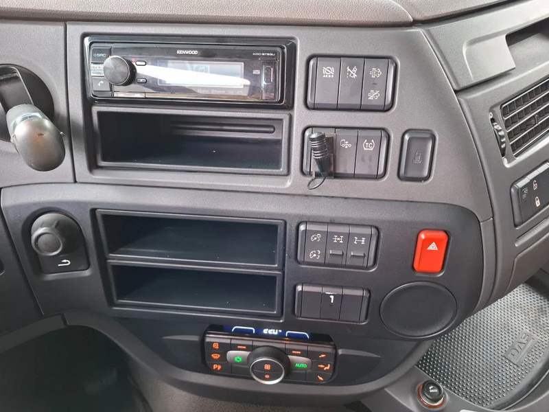 Τράκτορας DAF XF106-530 / 6X4 / INTARDER / HYDRAULICS / ONLY:418213 KM / TUV:16-06-2026 / 44TON / LWDS / MANUAL / EURO-6 / 2018: φωτογραφία 19 Τράκτορας DAF XF106-530 / 6X4 / INTARDER / HYDRAULICS / ONLY:418213 KM / TUV:16-06-2026 / 44TON / LWDS / MANUAL / EURO-6 / 2018: φωτογραφία 19