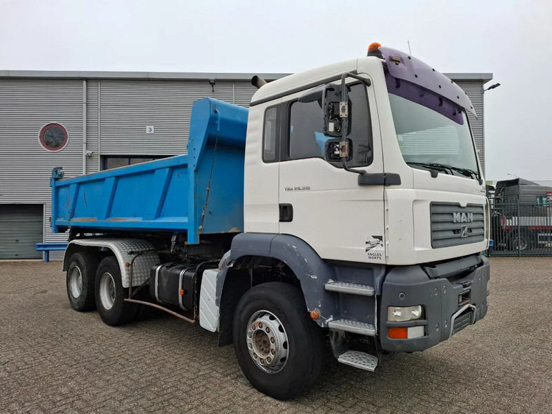 MAN TGA 26.310 / 6X4 / 2XBIG AXLE / 2SIDE TIPPER / ONLY:545423 KM / TUV:06-05-2026 / FULL-STEEL / AIRCO / MANUAL / EURO-4 / 2005 - Φορτηγό ανατρεπόμενο: φωτογραφία 4 MAN TGA 26.310 / 6X4 / 2XBIG AXLE / 2SIDE TIPPER / ONLY:545423 KM / TUV:06-05-2026 / FULL-STEEL / AIRCO / MANUAL / EURO-4 / 2005 - Φορτηγό ανατρεπόμενο: φωτογραφία 4