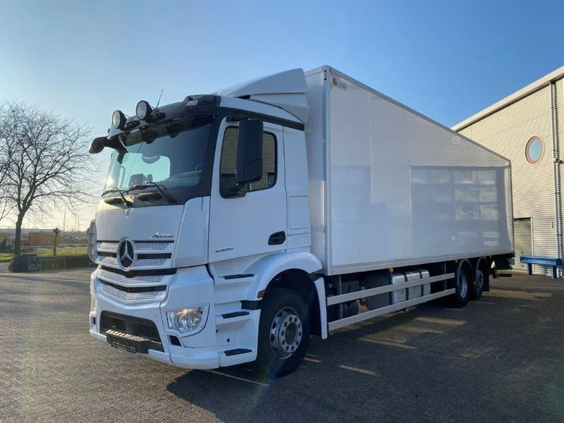 Mercedes-Benz Antos 2533 / LIFT AXLE / HEATED CLOSED BOX / PLATFORM 2000 KG / ONLY:506959 KM / SIDE DOOR / AUTOMATIC / EURO-6 / 2019 - Φορτηγό κόφα: φωτογραφία 1 Mercedes-Benz Antos 2533 / LIFT AXLE / HEATED CLOSED BOX / PLATFORM 2000 KG / ONLY:506959 KM / SIDE DOOR / AUTOMATIC / EURO-6 / 2019 - Φορτηγό κόφα: φωτογραφία 1