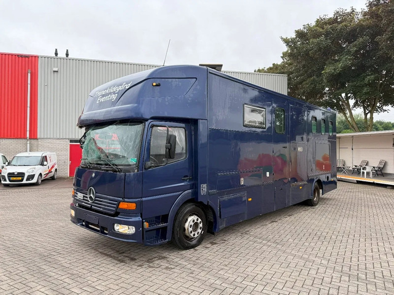 Mercedes-Benz Atego 1223 / ENGINE RUNNING / ONLY:159450 KM / HORSETRUCK / HEATED BOX / WATERTANK / LIVING ROOM / EURO-2 / MANUAL / 1998 - Φορτηγό μεταφοράς αλόγων: φωτογραφία 1 Mercedes-Benz Atego 1223 / ENGINE RUNNING / ONLY:159450 KM / HORSETRUCK / HEATED BOX / WATERTANK / LIVING ROOM / EURO-2 / MANUAL / 1998 - Φορτηγό μεταφοράς αλόγων: φωτογραφία 1