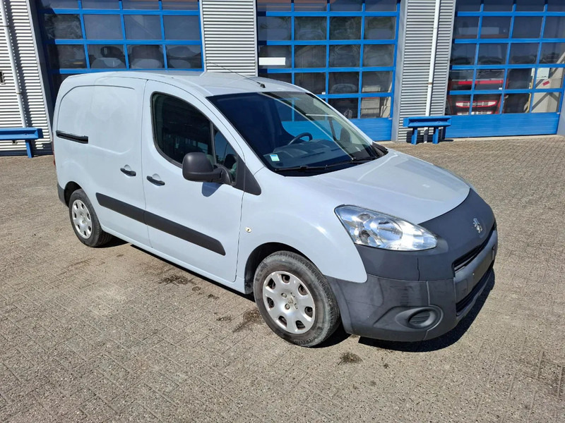 Peugeot Partner 1.6 HDI / TUV:12-01-2026 / AIRCO / CLOSED BOX / MANUAL / EURO-5 b / 2015 - Μικρό βαν: φωτογραφία 2 Peugeot Partner 1.6 HDI / TUV:12-01-2026 / AIRCO / CLOSED BOX / MANUAL / EURO-5 b / 2015 - Μικρό βαν: φωτογραφία 2