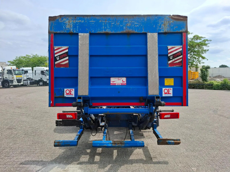 Scania R580 V8 / RETARDER / LIFT+LENKACHSE / FULL-AIR / PLATFORM 2000 KG / LEATHER / AIRCO / AUTOMATIC / EURO-6 / 2015 - Φορτηγό σασί: φωτογραφία 4 Scania R580 V8 / RETARDER / LIFT+LENKACHSE / FULL-AIR / PLATFORM 2000 KG / LEATHER / AIRCO / AUTOMATIC / EURO-6 / 2015 - Φορτηγό σασί: φωτογραφία 4