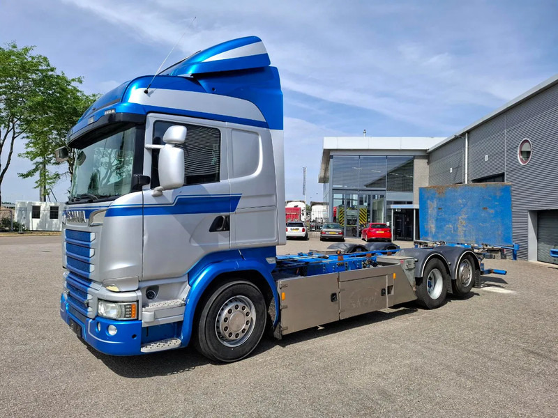 Scania R580 V8 / RETARDER / LIFT+LENKACHSE / FULL-AIR / PLATFORM 2000 KG / NAVI / LEATHER / AIRCO / AUTOMATIC / EURO-6 / 2014 - Φορτηγό σασί: φωτογραφία 1 Scania R580 V8 / RETARDER / LIFT+LENKACHSE / FULL-AIR / PLATFORM 2000 KG / NAVI / LEATHER / AIRCO / AUTOMATIC / EURO-6 / 2014 - Φορτηγό σασί: φωτογραφία 1
