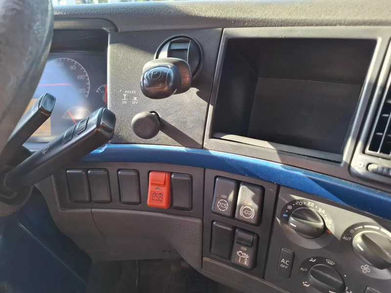 Τράκτορας Volvo FH13-400 / HYDRAULICS / NL TRUCK / TUV:14-09-2025 / GLOBETROTTER / FRIGDE / AIRCO / AUTOMATIC / EURO-5 / 2006: φωτογραφία 17 Τράκτορας Volvo FH13-400 / HYDRAULICS / NL TRUCK / TUV:14-09-2025 / GLOBETROTTER / FRIGDE / AIRCO / AUTOMATIC / EURO-5 / 2006: φωτογραφία 17