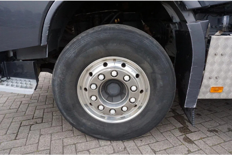 Φορτηγό ξυλείας, Φορτηγό με γερανό Volvo FH16-750 / ENGINE RUNNING / 6x4 / RETARDER / BIG AXLE / VEB+ / PALFINGER FD250 / EURO-6 / 2016: φωτογραφία 17 Φορτηγό ξυλείας, Φορτηγό με γερανό Volvo FH16-750 / ENGINE RUNNING / 6x4 / RETARDER / BIG AXLE / VEB+ / PALFINGER FD250 / EURO-6 / 2016: φωτογραφία 17