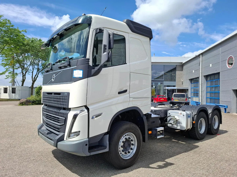 Volvo FH5-500 / 6X4 / RETARDER / HYDRAULICS / ONLY:46190 KM / BIG AXLE / 52 TON / VEB+ / ACC / LWDS / TOP CONDITION / AUTOMATIC / EURO - Τράκτορας: φωτογραφία 1 Volvo FH5-500 / 6X4 / RETARDER / HYDRAULICS / ONLY:46190 KM / BIG AXLE / 52 TON / VEB+ / ACC / LWDS / TOP CONDITION / AUTOMATIC / EURO - Τράκτορας: φωτογραφία 1