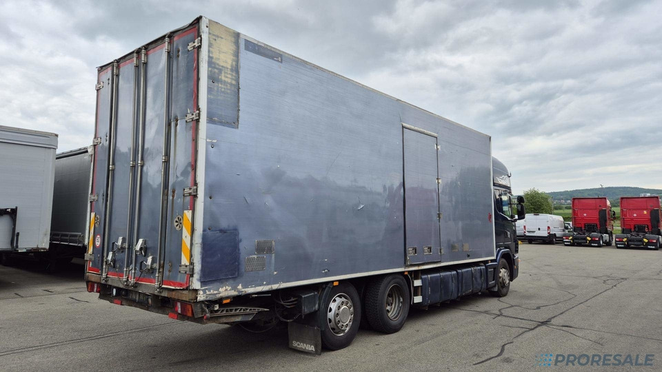 SCANIA R124 LB 6X2 EURO 3 - skříňový + hydraulické čelo - Φορτηγό κόφα: φωτογραφία 3 SCANIA R124 LB 6X2 EURO 3 - skříňový + hydraulické čelo - Φορτηγό κόφα: φωτογραφία 3