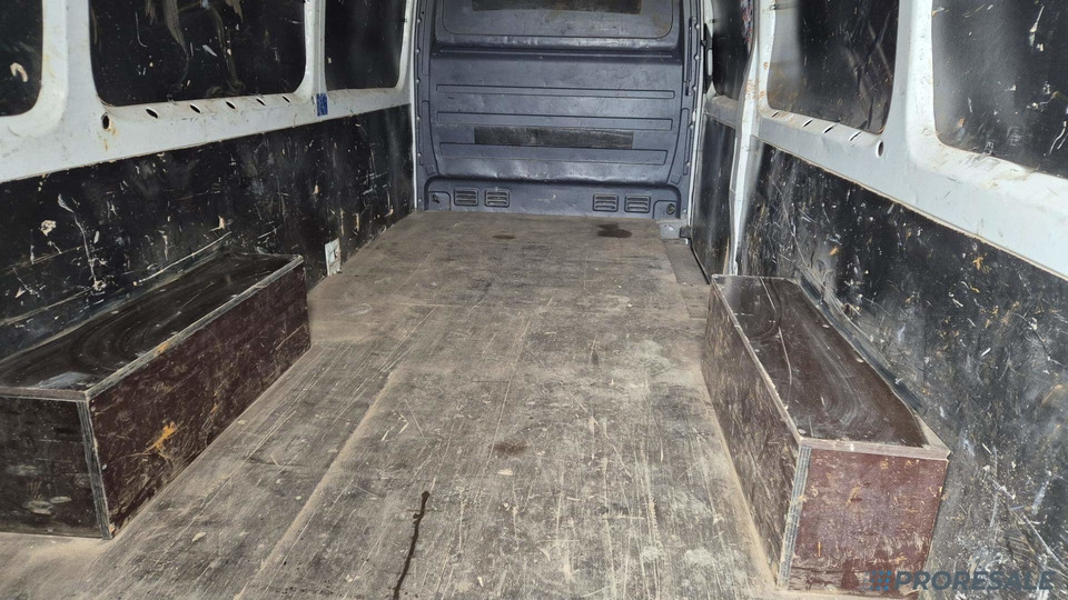 VOLKSWAGEN CRAFTER 2,0 TDi 100 kW skříňový - Επαγγελματικό αυτοκίνητο κόφα: φωτογραφία 4 VOLKSWAGEN CRAFTER 2,0 TDi 100 kW skříňový - Επαγγελματικό αυτοκίνητο κόφα: φωτογραφία 4