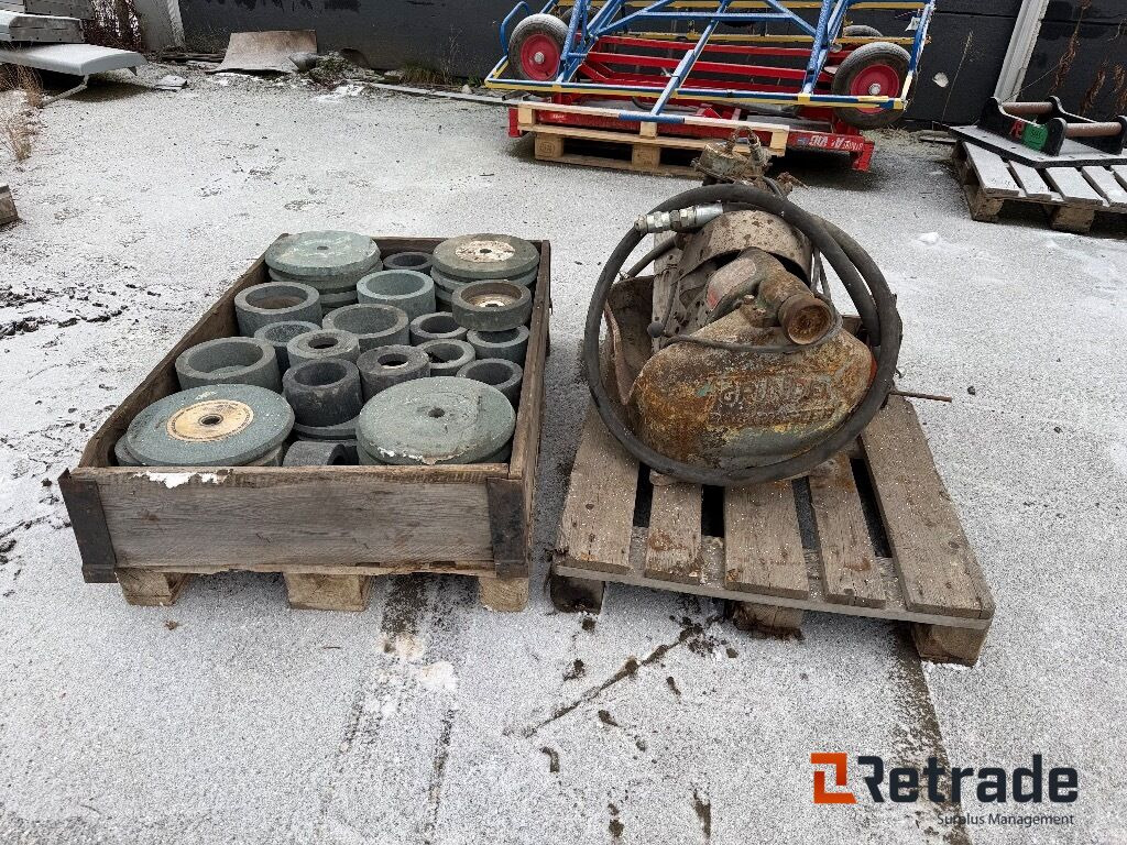 2 Slipmaskiner för mejselstål till bergborrmaskin - Εξοπλισμού κατασκευών: φωτογραφία 1 2 Slipmaskiner för mejselstål till bergborrmaskin - Εξοπλισμού κατασκευών: φωτογραφία 1