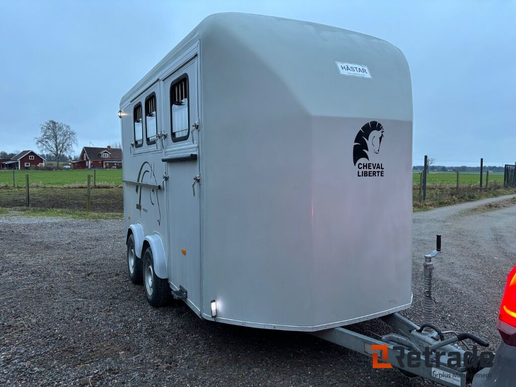 Hästtransport 3 hästars med Fronturlastning , combi ramp, stor sadelkammare - Τρέιλερ μεταφοράς αλόγων: φωτογραφία 5 Hästtransport 3 hästars med Fronturlastning , combi ramp, stor sadelkammare - Τρέιλερ μεταφοράς αλόγων: φωτογραφία 5