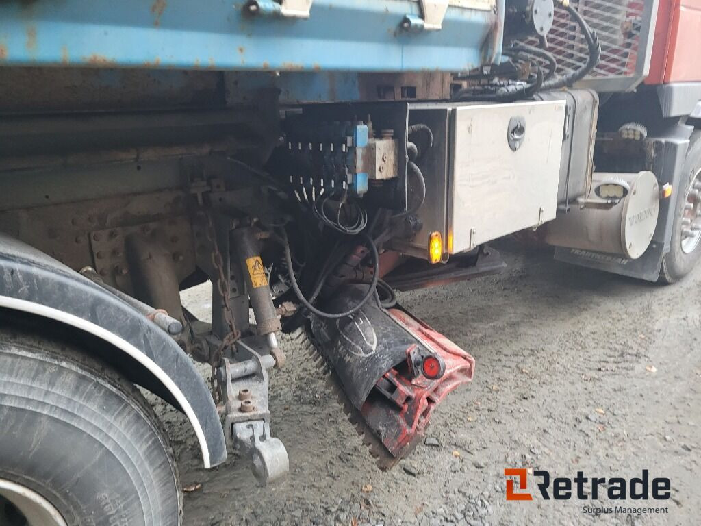 Φορτηγό φόρτωσης γάντζου, Φορτηγό με γερανό Lastväxlare plogutrustad med underbett Volvo FM 12 , Full parabel: φωτογραφία 46 Φορτηγό φόρτωσης γάντζου, Φορτηγό με γερανό Lastväxlare plogutrustad med underbett Volvo FM 12 , Full parabel: φωτογραφία 46