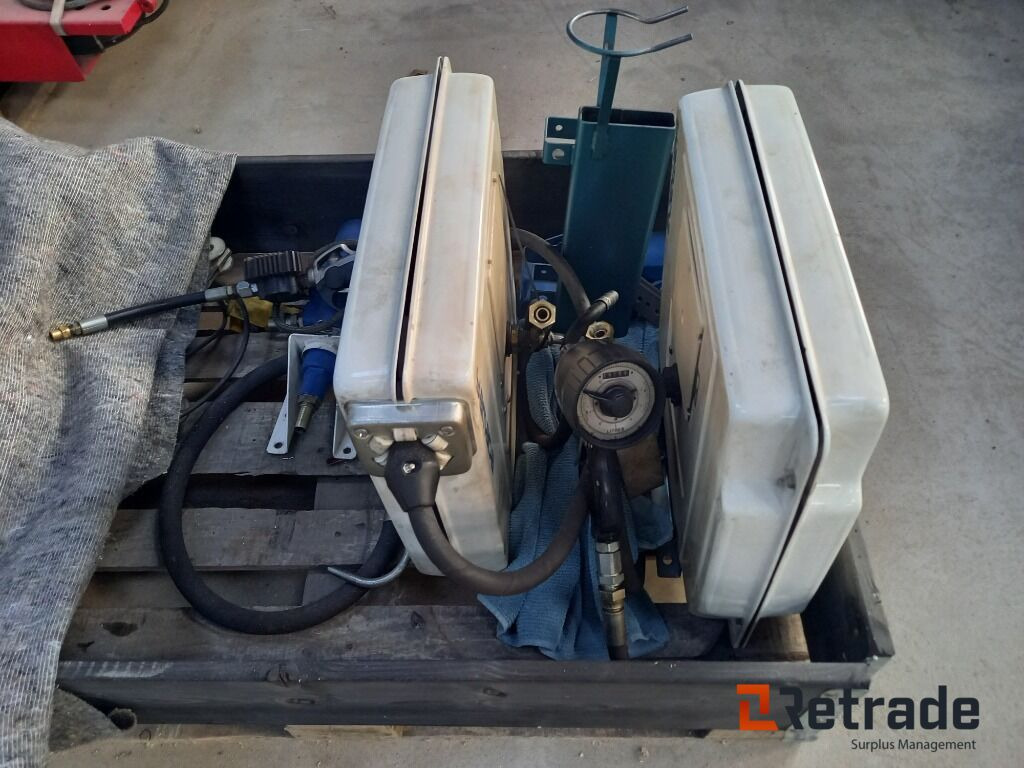 Oliepumper med slange opruller - Εξοπλισμός γκαράζ: φωτογραφία 2 Oliepumper med slange opruller - Εξοπλισμός γκαράζ: φωτογραφία 2