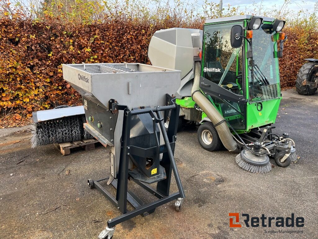 Redskabsbærer Nilfisk FH3 med maskinsæt. - Κοινοτικο όχημα/ Ειδικό όχημα: φωτογραφία 2 Redskabsbærer Nilfisk FH3 med maskinsæt. - Κοινοτικο όχημα/ Ειδικό όχημα: φωτογραφία 2