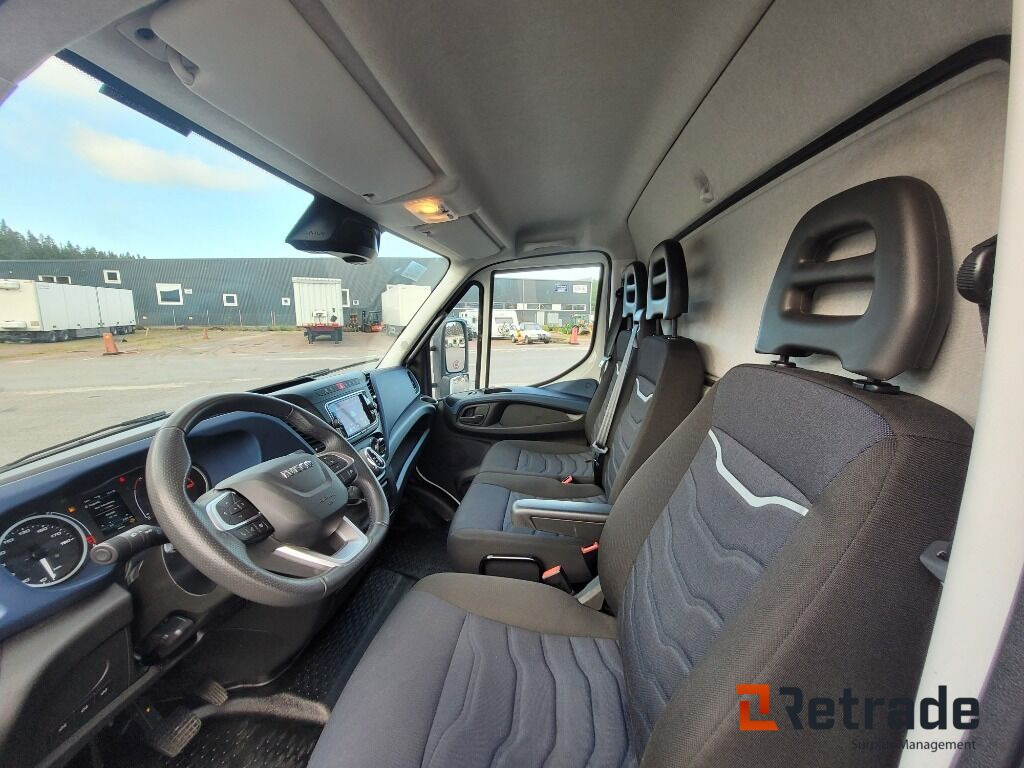 Skåpbil med bak-gavellyft Iveco Daily 72-180 Låga mil , nyskick - Επαγγελματικό αυτοκίνητο κόφα: φωτογραφία 5 Skåpbil med bak-gavellyft Iveco Daily 72-180 Låga mil , nyskick - Επαγγελματικό αυτοκίνητο κόφα: φωτογραφία 5