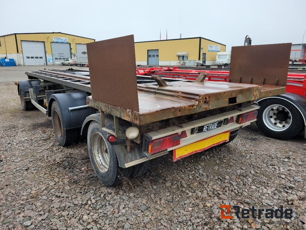 Släpvagn BRIAB axligt lastväxlarsläp med tipp , 30-tons parabelfjädring - Ρυμούλκα γάντζος/ Αλυσιδάκι: φωτογραφία 4 Släpvagn BRIAB axligt lastväxlarsläp med tipp , 30-tons parabelfjädring - Ρυμούλκα γάντζος/ Αλυσιδάκι: φωτογραφία 4