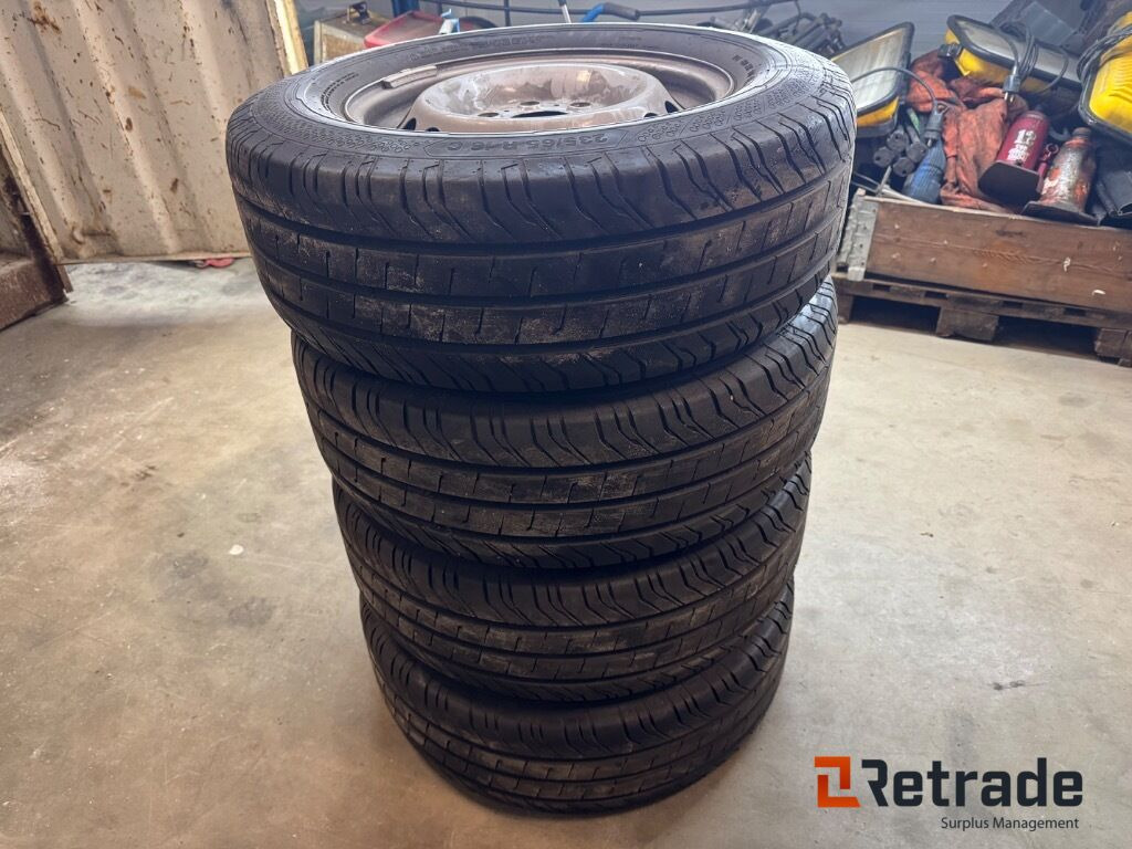 Sommardäck Continental 235/65R16C på fälg MB Sprinter - Εξοπλισμού κατασκευών: φωτογραφία 2 Sommardäck Continental 235/65R16C på fälg MB Sprinter - Εξοπλισμού κατασκευών: φωτογραφία 2