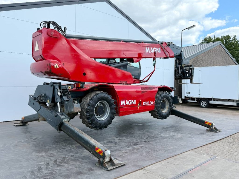 MAGNI RTH5.30 - Remote Control / 4x4x4 / Airco - Τηλεσκοπικός φορτωτής: φωτογραφία 5 MAGNI RTH5.30 - Remote Control / 4x4x4 / Airco - Τηλεσκοπικός φορτωτής: φωτογραφία 5