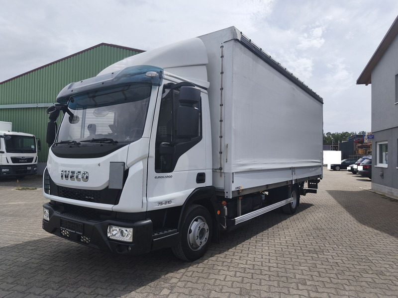 Iveco Eurocargo 75-210 Plane 3-Sitzer 4x2 Euro 6 LBW (20) - Φορτηγό μουσαμάς: φωτογραφία 1 Iveco Eurocargo 75-210 Plane 3-Sitzer 4x2 Euro 6 LBW (20) - Φορτηγό μουσαμάς: φωτογραφία 1