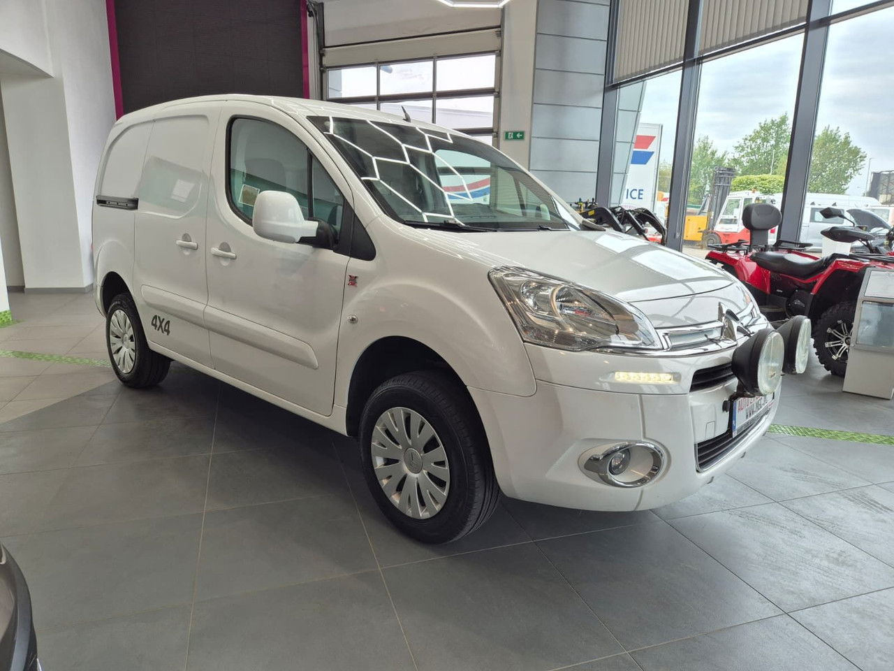 Citroën Berlingo 1.6 HDI 4X4 / Facelift / LOW KM / Serviced - Μικρό βαν: φωτογραφία 5 Citroën Berlingo 1.6 HDI 4X4 / Facelift / LOW KM / Serviced - Μικρό βαν: φωτογραφία 5