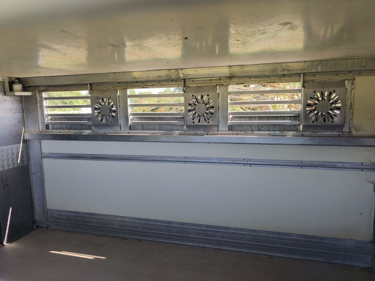 Επικαθήμενο μεταφορά ζώων Gray and Adams Gadd3 / Works Great / Hydraulic / 2 Levels: φωτογραφία 27 Επικαθήμενο μεταφορά ζώων Gray and Adams Gadd3 / Works Great / Hydraulic / 2 Levels: φωτογραφία 27