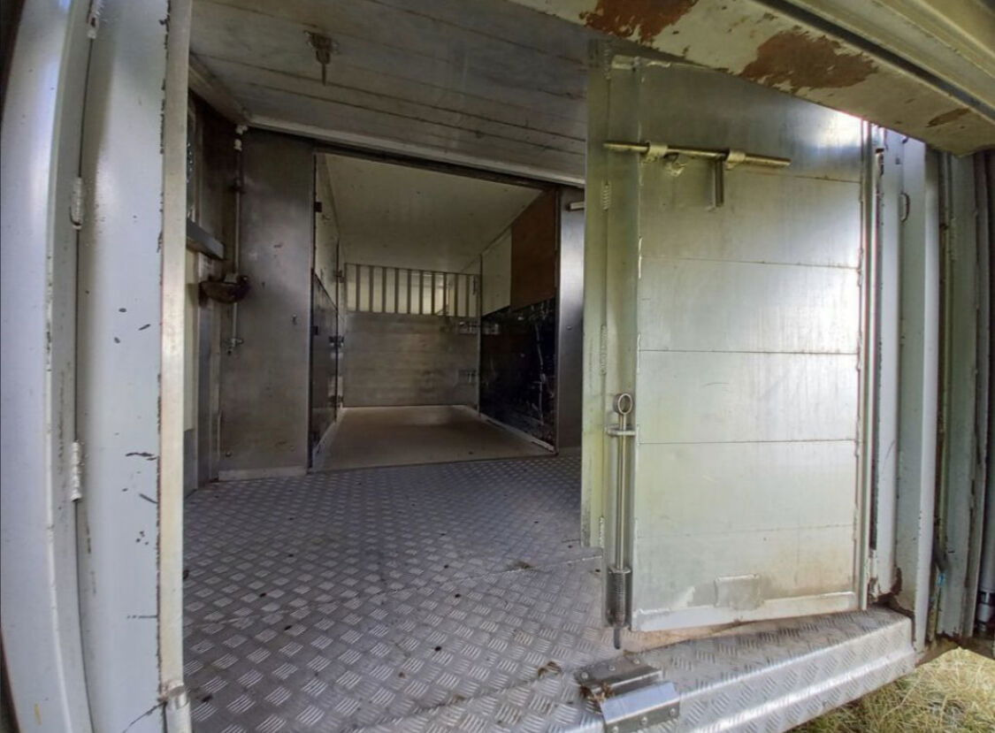 Επικαθήμενο μεταφορά ζώων Gray and Adams Gadd3 / Works Great / Hydraulic / 2 Levels: φωτογραφία 13 Επικαθήμενο μεταφορά ζώων Gray and Adams Gadd3 / Works Great / Hydraulic / 2 Levels: φωτογραφία 13