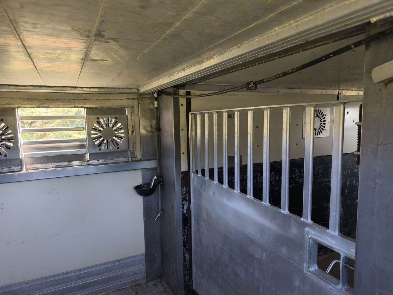 Επικαθήμενο μεταφορά ζώων Gray and Adams Gadd3 / Works Great / Hydraulic / 2 Levels: φωτογραφία 30 Επικαθήμενο μεταφορά ζώων Gray and Adams Gadd3 / Works Great / Hydraulic / 2 Levels: φωτογραφία 30