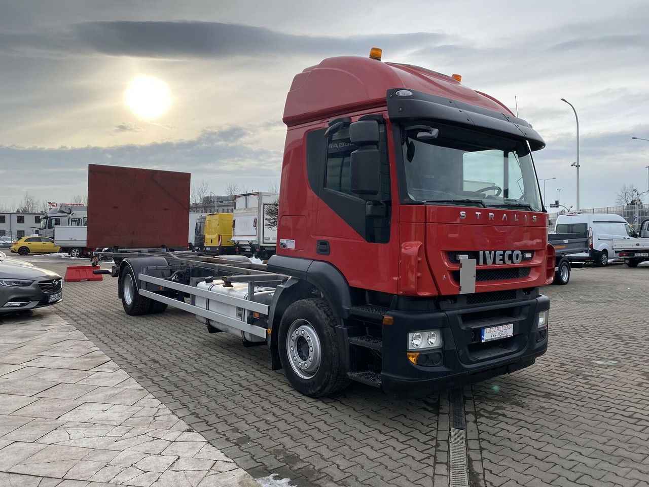 IVECO Stralis 360 AT 190 / Euro 5 / NEW Service / Long Frame - Φορτηγό σασί: φωτογραφία 2 IVECO Stralis 360 AT 190 / Euro 5 / NEW Service / Long Frame - Φορτηγό σασί: φωτογραφία 2