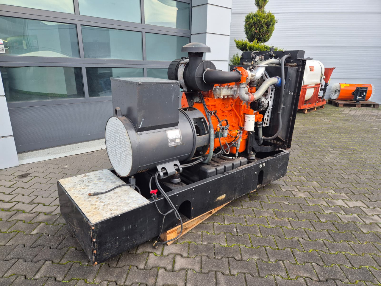 MECALAC ECP34 2S4 - Iveco Engine,126kVA,New oils, filters, Mecc Alte ECP34 2S4 - Iveco Engine,126kVA,New oils, filters, Like New - Βιομηχανική γεννήτρια: φωτογραφία 4 MECALAC ECP34 2S4 - Iveco Engine,126kVA,New oils, filters, Mecc Alte ECP34 2S4 - Iveco Engine,126kVA,New oils, filters, Like New - Βιομηχανική γεννήτρια: φωτογραφία 4