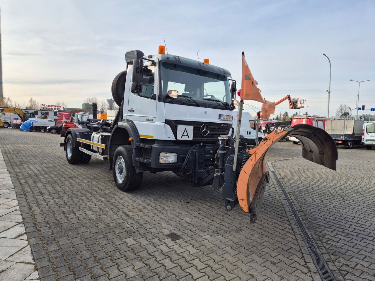 Mercedes-Benz Axor 1833 4X4 / Serviced / Schmidt Plow - Φορτηγό φόρτωσης γάντζου: φωτογραφία 4 Mercedes-Benz Axor 1833 4X4 / Serviced / Schmidt Plow - Φορτηγό φόρτωσης γάντζου: φωτογραφία 4