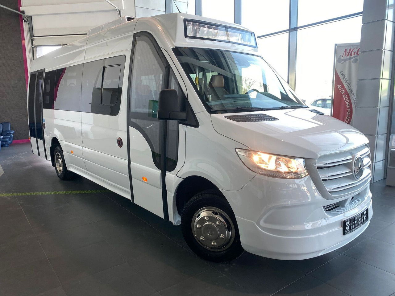 Mercedes-Benz Sprinter 517 - Μικρό λεωφορείο, Επιβατικό βαν: φωτογραφία 4 Mercedes-Benz Sprinter 517 - Μικρό λεωφορείο, Επιβατικό βαν: φωτογραφία 4
