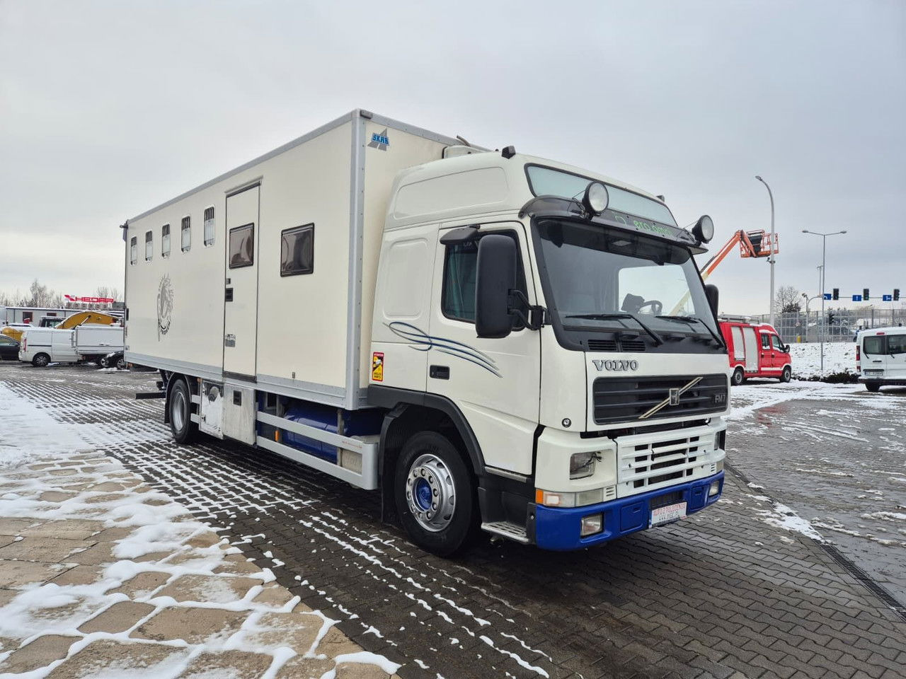 VOLVO FM 7 5 Horses / 3 People Live Cabin / 1 Owner / Serviced - Φορτηγό μεταφοράς αλόγων: φωτογραφία 4 VOLVO FM 7 5 Horses / 3 People Live Cabin / 1 Owner / Serviced - Φορτηγό μεταφοράς αλόγων: φωτογραφία 4
