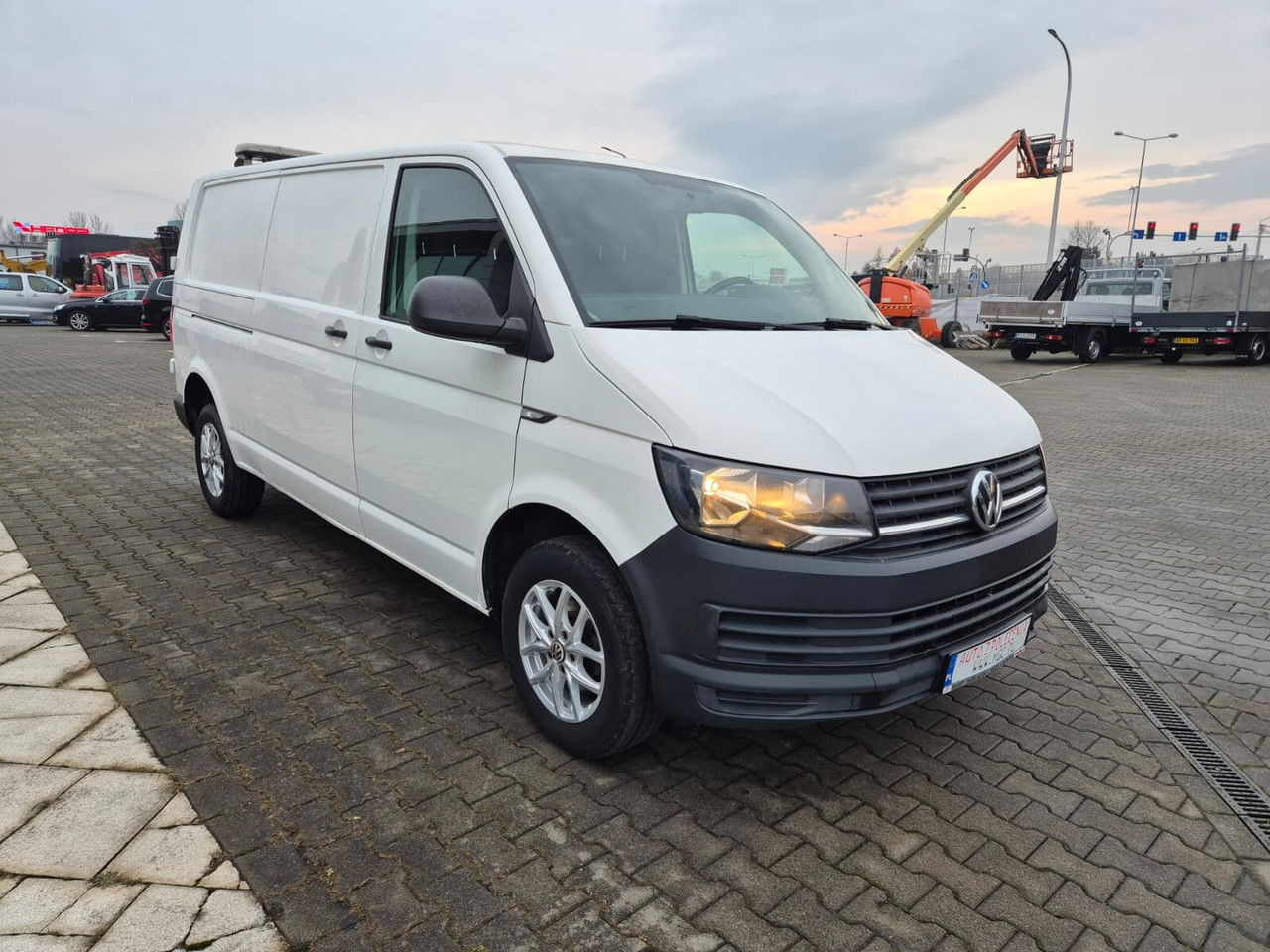 Volkswagen Transporter T6 2.0 TDi DSG / 1 Owner / Long / Serviced - Βαν: φωτογραφία 4 Volkswagen Transporter T6 2.0 TDi DSG / 1 Owner / Long / Serviced - Βαν: φωτογραφία 4