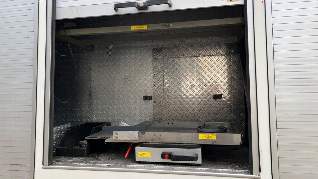 Πυροσβεστικό όχημα Mercedes-Benz 1622 4x2 43.000km winch: φωτογραφία 11