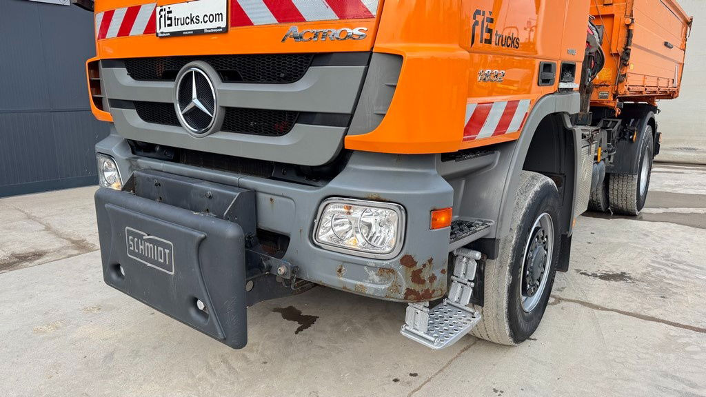 Mercedes-Benz Actros 1832 AK tipper 4x4 - crane Fassi 9.2M - remote control - Φορτηγό ανατρεπόμενο: φωτογραφία 2 Mercedes-Benz Actros 1832 AK tipper 4x4 - crane Fassi 9.2M - remote control - Φορτηγό ανατρεπόμενο: φωτογραφία 2