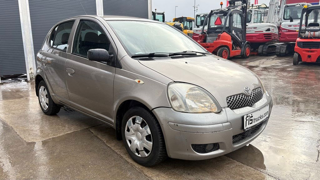 Toyota Yaris 1.3 - Petrol - 5 Doors - AC - Hatchback: φωτογραφία 2 Toyota Yaris 1.3 - Petrol - 5 Doors - AC - Hatchback: φωτογραφία 2