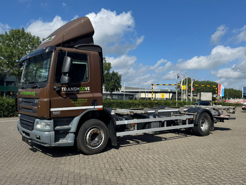 DAF CF65 220 - Φορτηγό μεταφοράς εμπορευματοκιβωτίων/ Κινητό αμάξωμα: φωτογραφία 2 DAF CF65 220 - Φορτηγό μεταφοράς εμπορευματοκιβωτίων/ Κινητό αμάξωμα: φωτογραφία 2