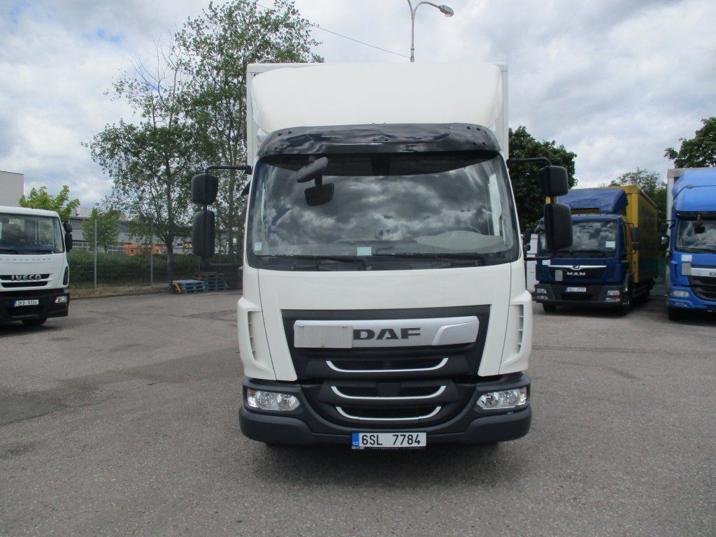 DAF LF 230 Dhollandia 2T - Φορτηγό κόφα: φωτογραφία 2 DAF LF 230 Dhollandia 2T - Φορτηγό κόφα: φωτογραφία 2