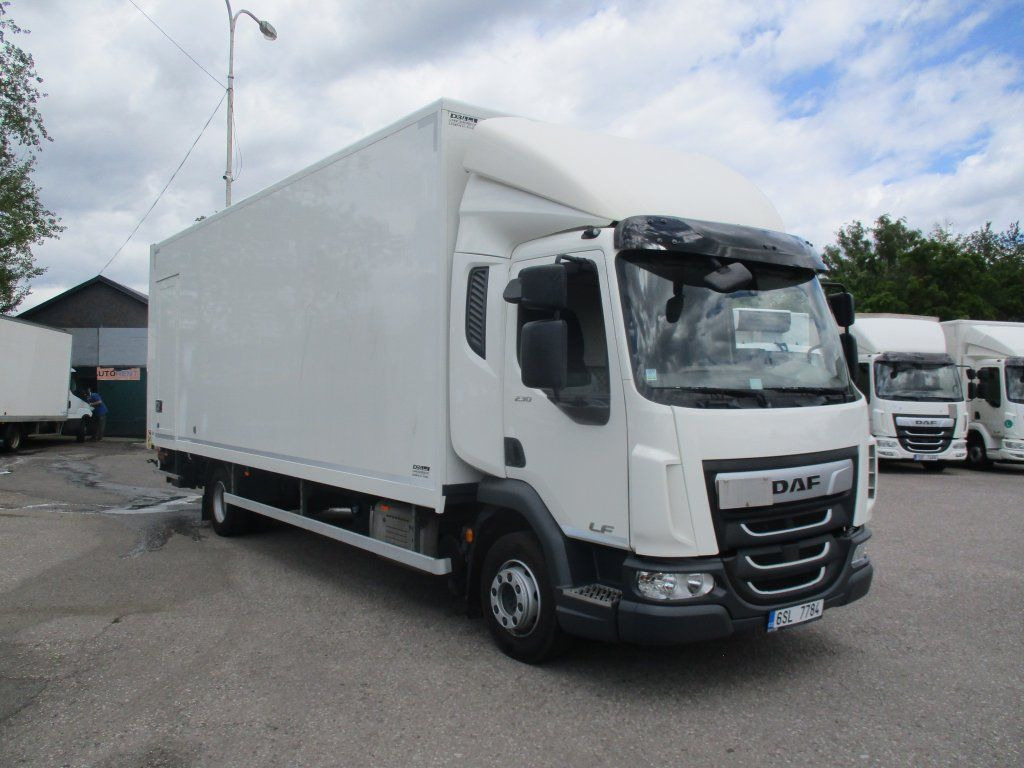DAF LF 230 Dhollandia 2T - Φορτηγό κόφα: φωτογραφία 1 DAF LF 230 Dhollandia 2T - Φορτηγό κόφα: φωτογραφία 1