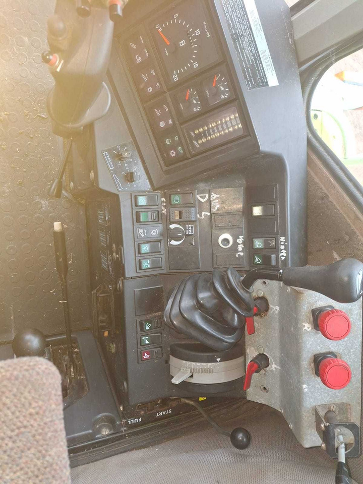 Claas dominator 118 sl Maxi - Μηχανή συγκομιδής: φωτογραφία 2 Claas dominator 118 sl Maxi - Μηχανή συγκομιδής: φωτογραφία 2