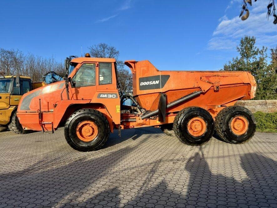 Doosan DA30 - Αρθρωτό φορτηγό: φωτογραφία 1 Doosan DA30 - Αρθρωτό φορτηγό: φωτογραφία 1