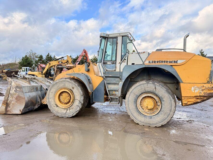 Liebherr L564 - Ελαστιχοφόρος φορτωτής: φωτογραφία 2 Liebherr L564 - Ελαστιχοφόρος φορτωτής: φωτογραφία 2