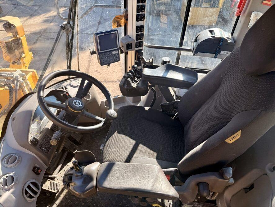 Volvo L110H - Ελαστιχοφόρος φορτωτής: φωτογραφία 4 Volvo L110H - Ελαστιχοφόρος φορτωτής: φωτογραφία 4