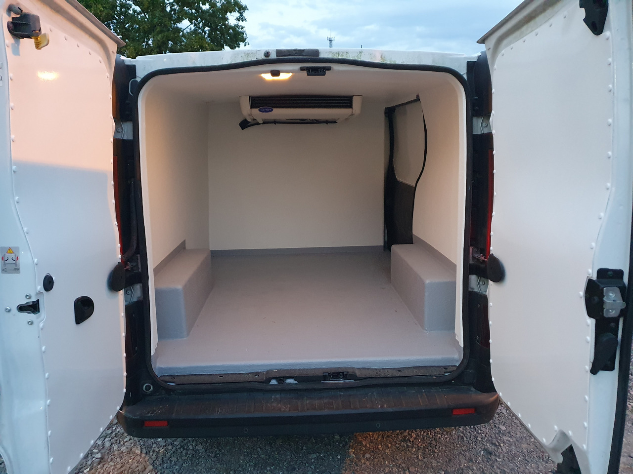 Opel VIVARO CHLODNIA CARRIER+230V KLIMA NAVI EURO6 - Επαγγελματικό αυτοκίνητο ψυγείο: φωτογραφία 2 Opel VIVARO CHLODNIA CARRIER+230V KLIMA NAVI EURO6 - Επαγγελματικό αυτοκίνητο ψυγείο: φωτογραφία 2